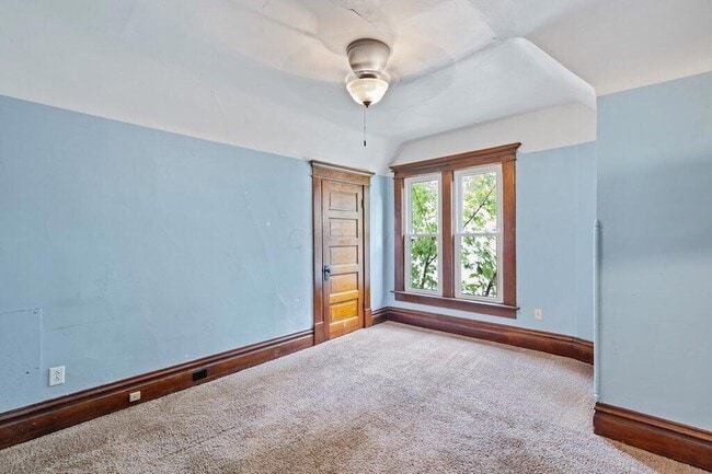 Building Photo - 2027 N 4th St