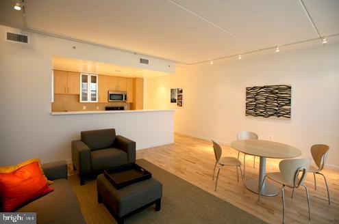 Building Photo - 419 Ridge St NW