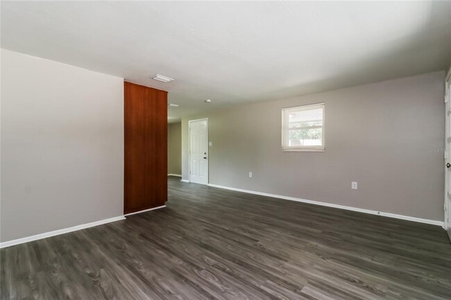Building Photo - 8912 Hervel Cir