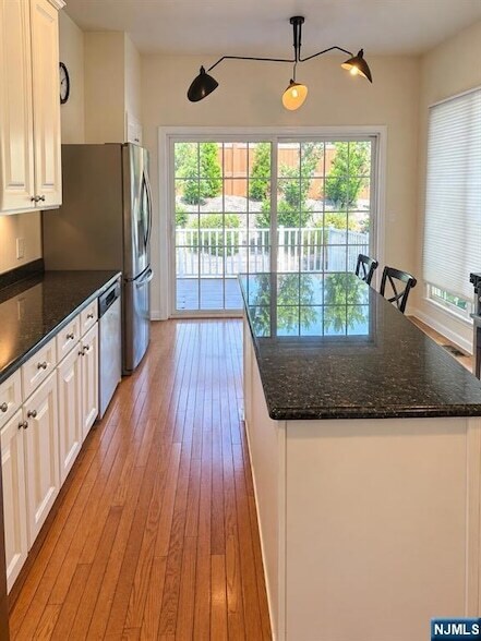 Building Photo - 120 White Pine Ct