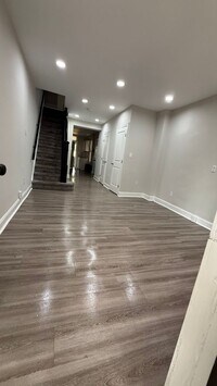 Building Photo - 4 Bedroom Renovated House