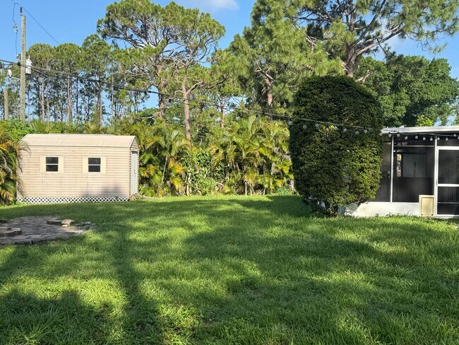 Building Photo - 3 Bedroom 1 Bath Home with Fully Fenced Backyard for Rent in SE Palm Bay