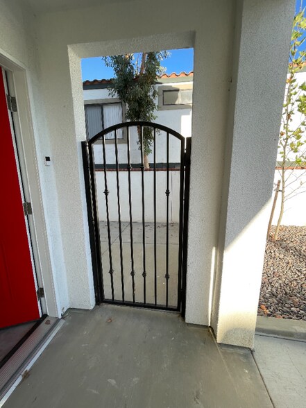 Building Photo - 900 W Graham Ave