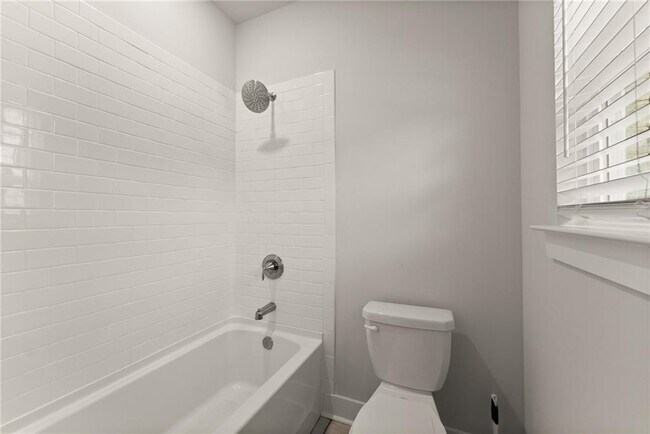 Building Photo - 5841 Woodland Park Ct