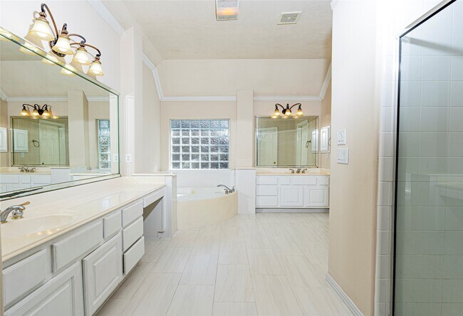 Building Photo - 24319 Bay Hill Blvd