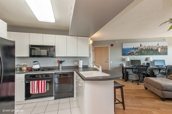 Building Photo - 1720 Maple Ave