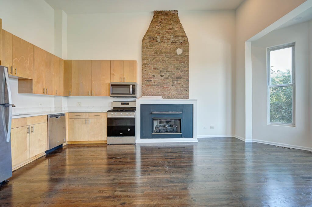 Building Photo - 2519 W North Ave
