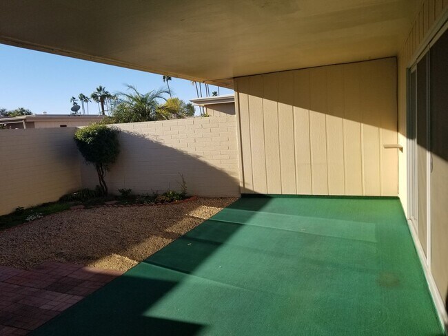Building Photo - Spacious 2 bedroom 2 bath Condo