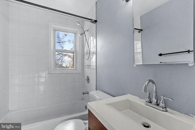 Building Photo - 749 S Woodington Rd