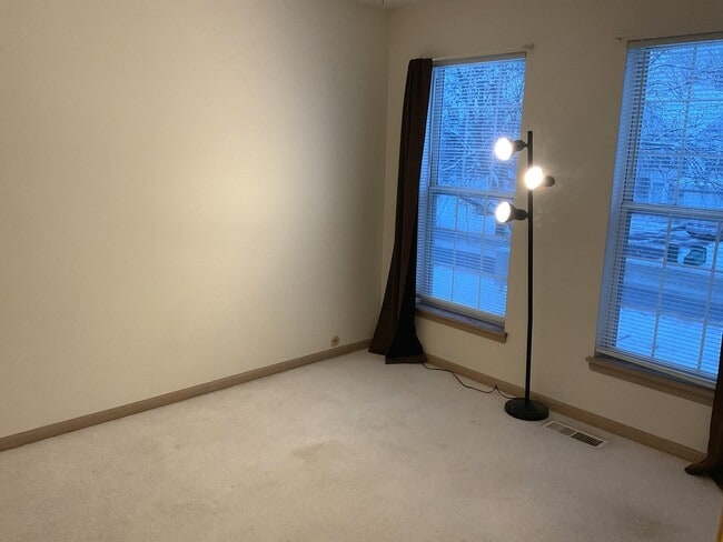 Building Photo - 2196 Rossiter Pkwy