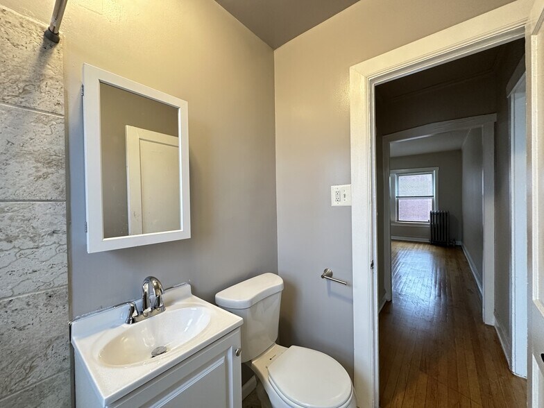 Building Photo - 4029.5 W Melrose St