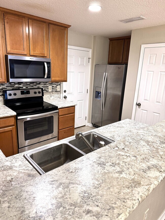 Building Photo - 1500 Calming Water Dr