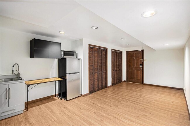 Building Photo - 443 St Patrick Dr SW