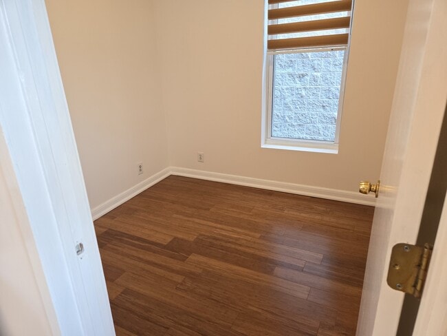 Building Photo - 2427 W Arthington St