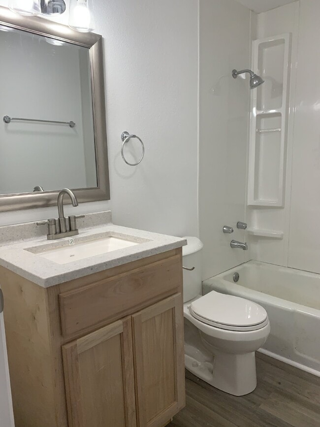 Building Photo - "Charming 2-Bed Oasis in the Heart of Jonesboro – Spacious 720 sq. ft. Living at Vine Street Apar...