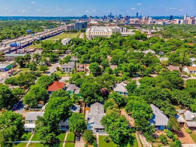Building Photo - 1003 E 39th St