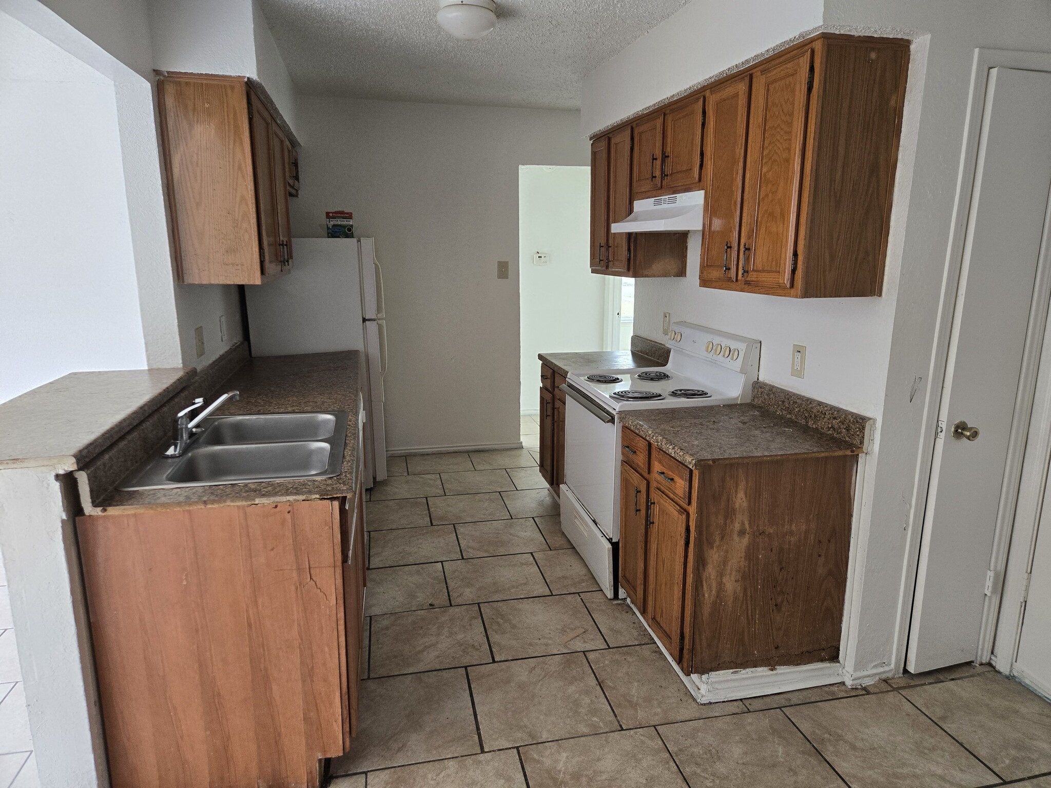 KITCHEN - 2630 Cottonwood Ln