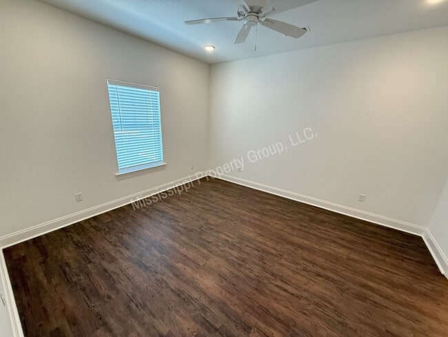 Building Photo - 3BR/3.5BA South Grove For Rent