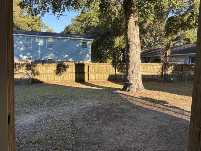 Building Photo - Coastal Duplex for Rent – Less Than One Mi...