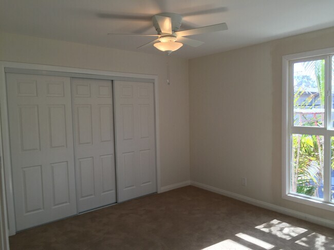 Building Photo - 3400 Club Dr