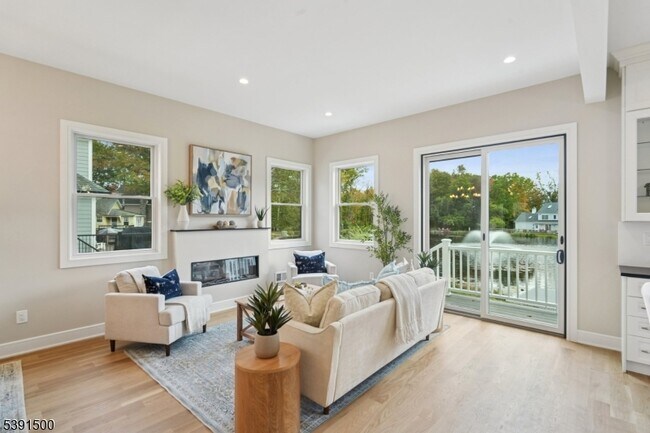 Building Photo - 15 Lake Rd