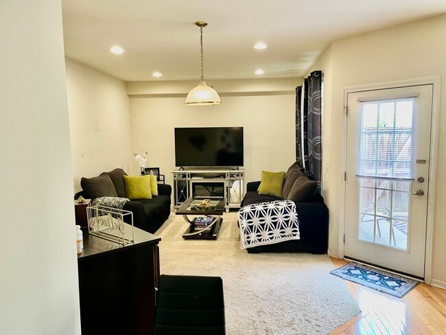 Building Photo - 2018 Shermer Rd