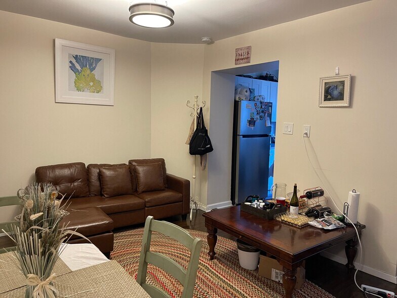 Building Photo - 581 Academy St