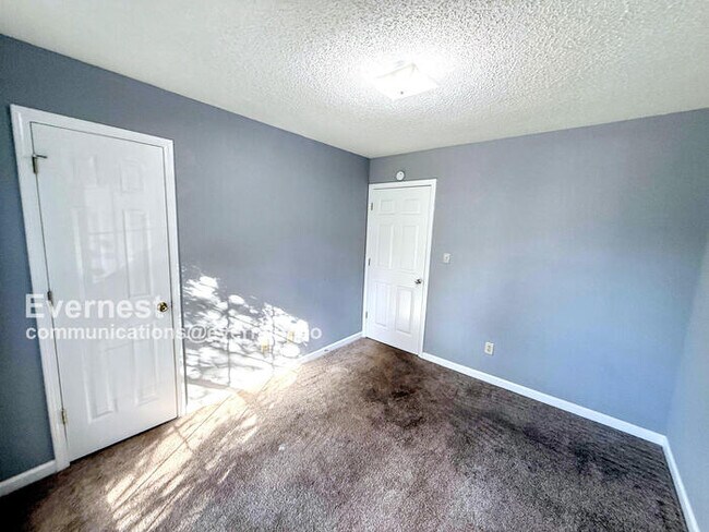 Building Photo - 6927 Brittany Ln