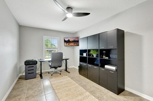 Building Photo - 5700 NW Pine Trail Cir