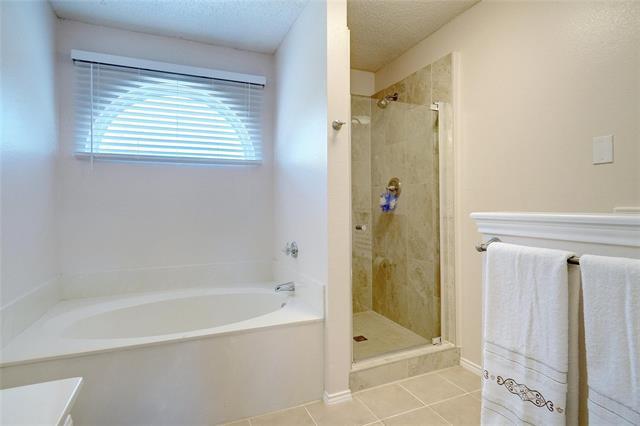 Building Photo - 1703 Creekpoint Dr
