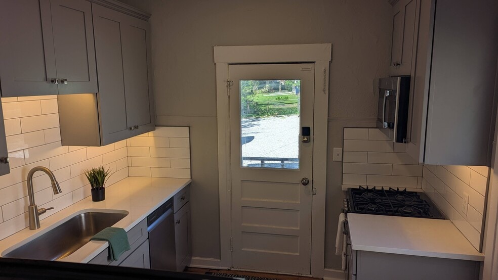 Dishwasher - 4216 Mercier St