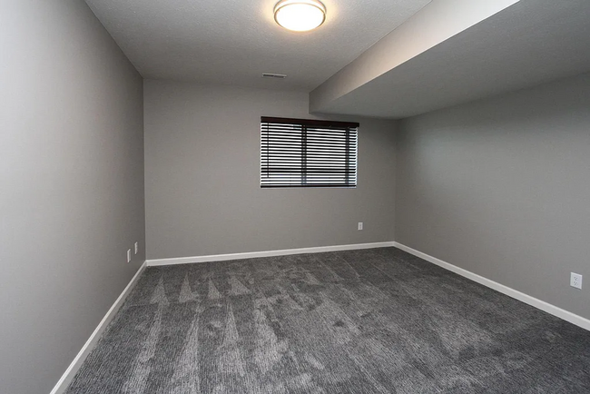 Building Photo - 5 Bedroom and 3 Bathroom House available J...