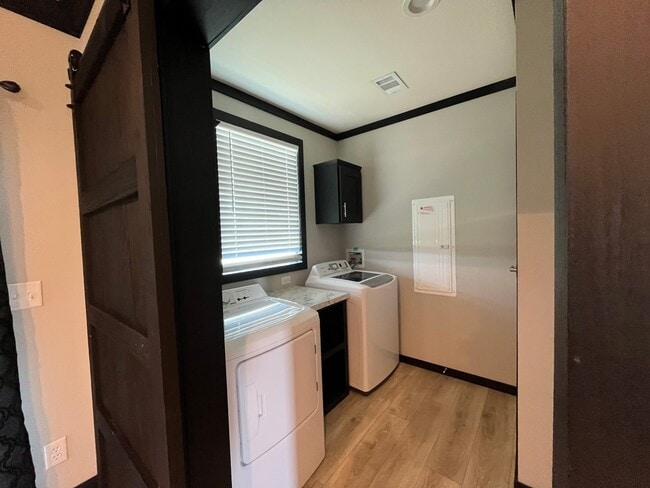 Building Photo - 1093 Anna Ln