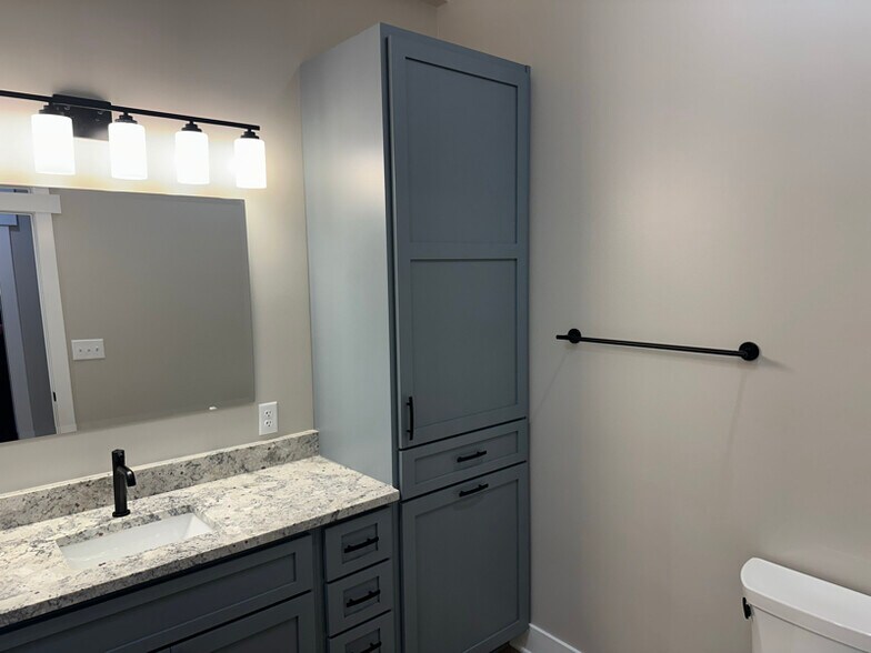 Building Photo - 104 S 4th St