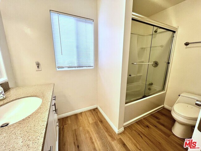 Building Photo - 6308 Villa Rosa Dr