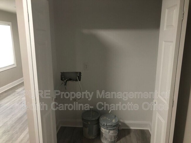 Building Photo - 805 Haywood St