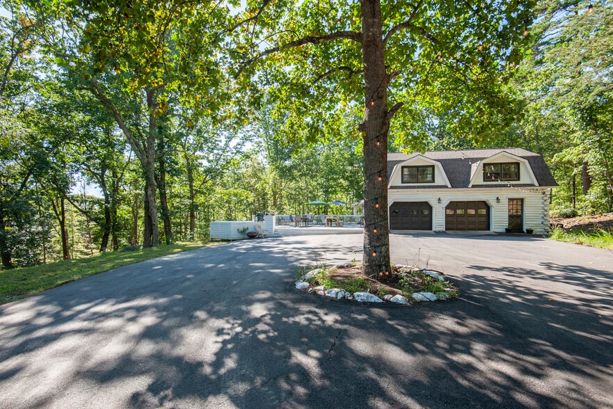 Building Photo - 1644 Dudley Mountain Rd