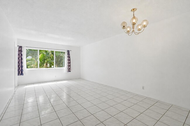 Building Photo - 1333 E Hallandale Beach Blvd