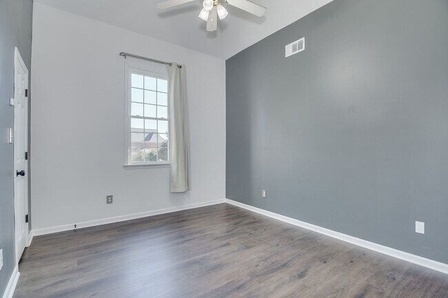 Building Photo - Large 3 Story Home in Evans!