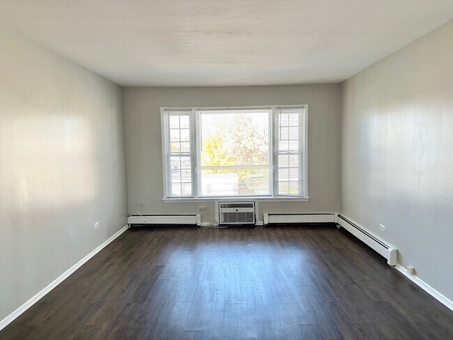 Building Photo - 9203 Monroe Ave