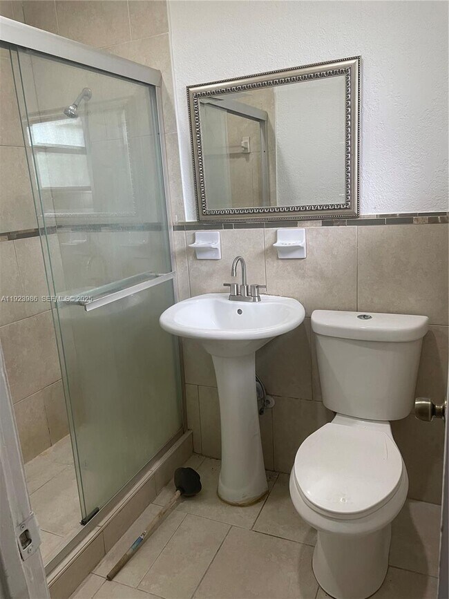 Building Photo - 2481 NW 13th Ct