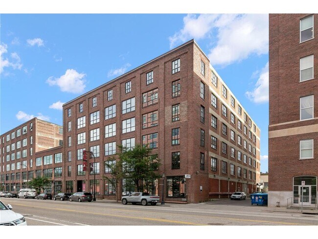 Building Photo - 718 N Washington Ave