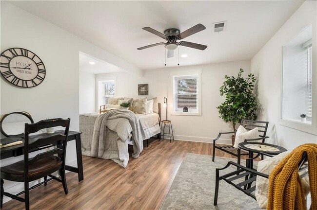 Building Photo - 2802 Palm Dr