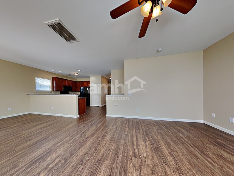 Building Photo - 577 English Oak Cir