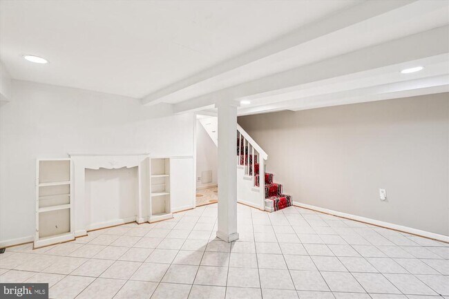 Building Photo - 758 19th St NE