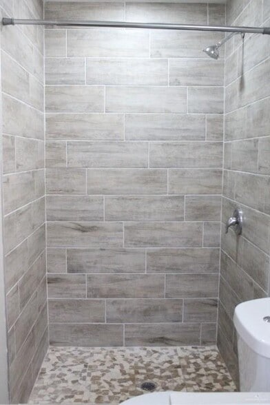 Building Photo - 2204 Camellia Ave