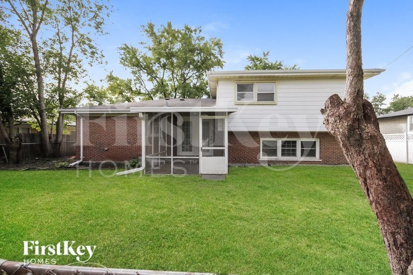 Building Photo - 438 E 191st Pl