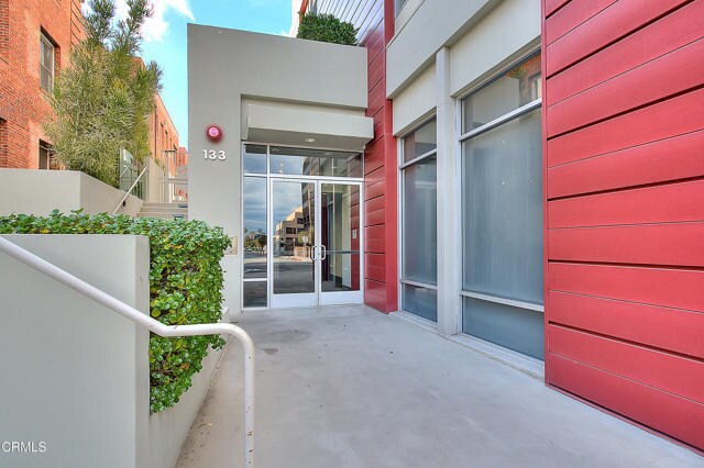 Building Photo - 133 S Los Robles Ave
