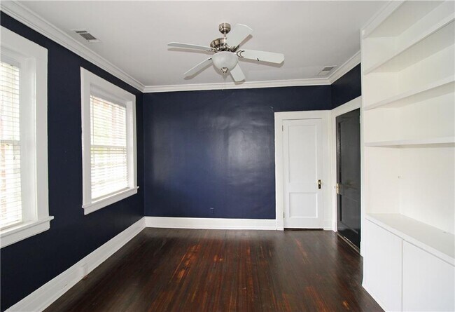 Building Photo - 1 S Prado NE