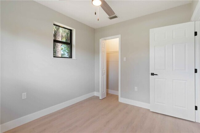Building Photo - 6476 48th Ave